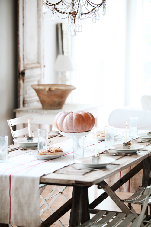 natural thanksgiving autumn table