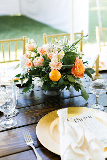 farm table gold charger peach flowers
