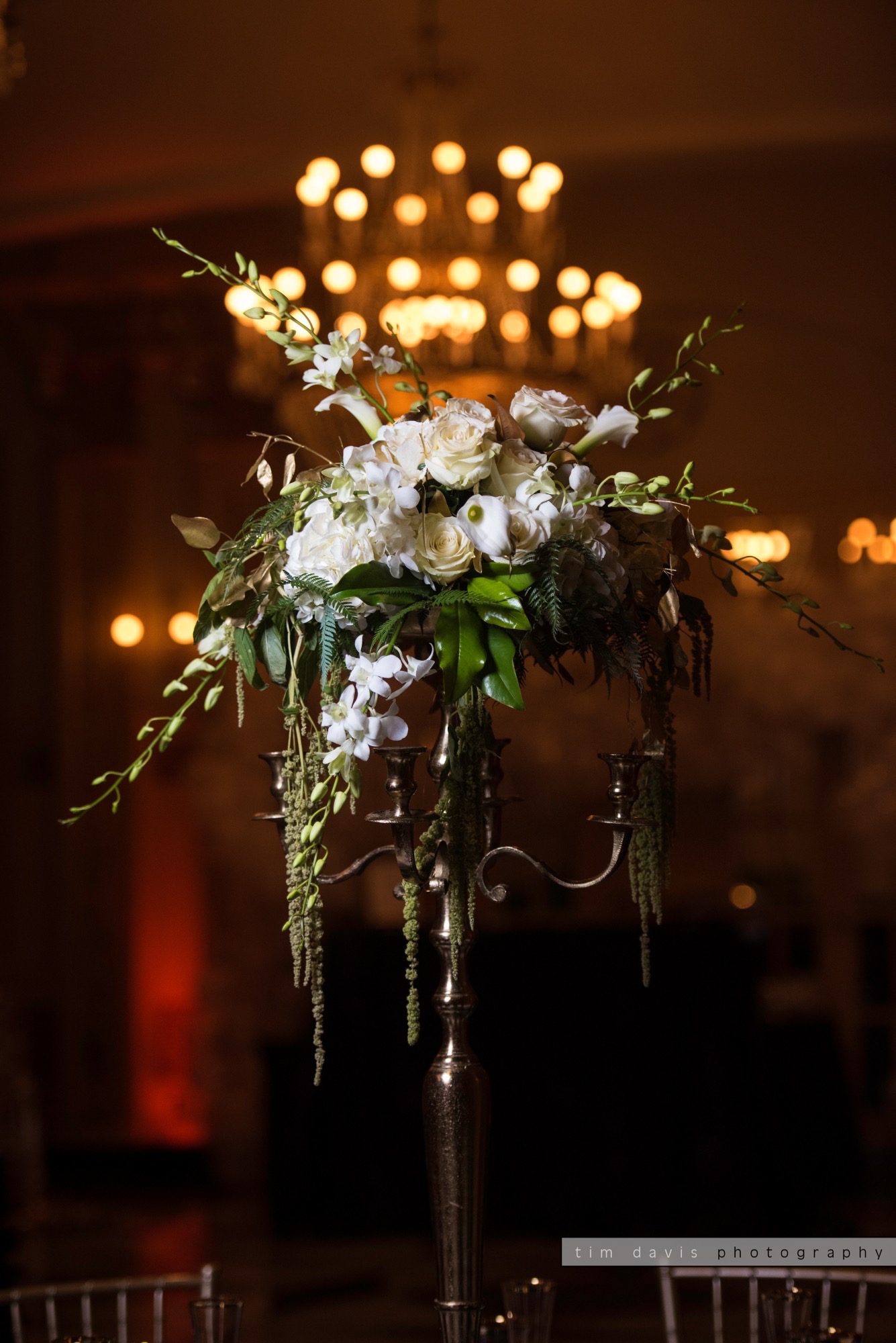 white and gold wedding decor great gatsby