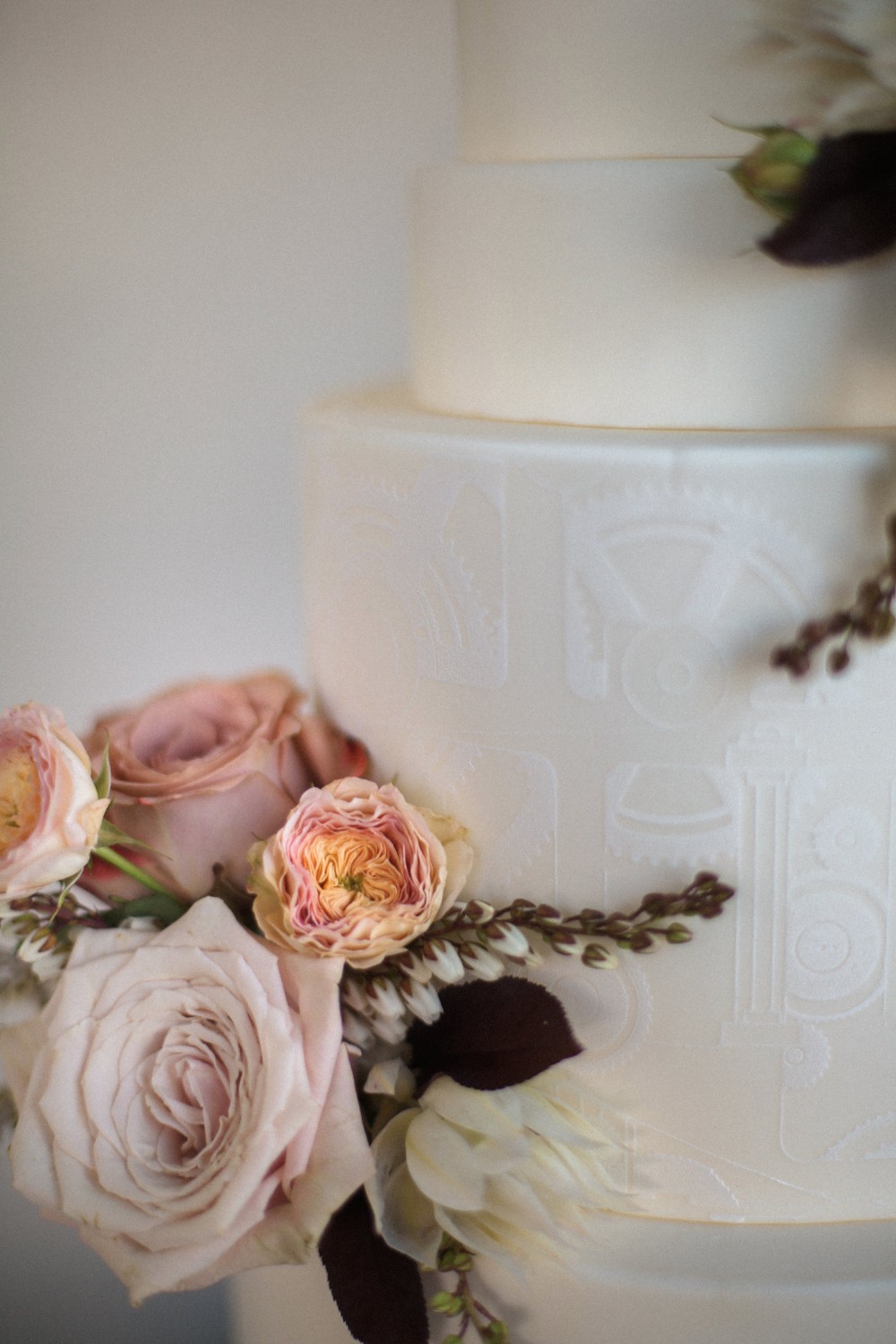 classic romantic wedding cake
