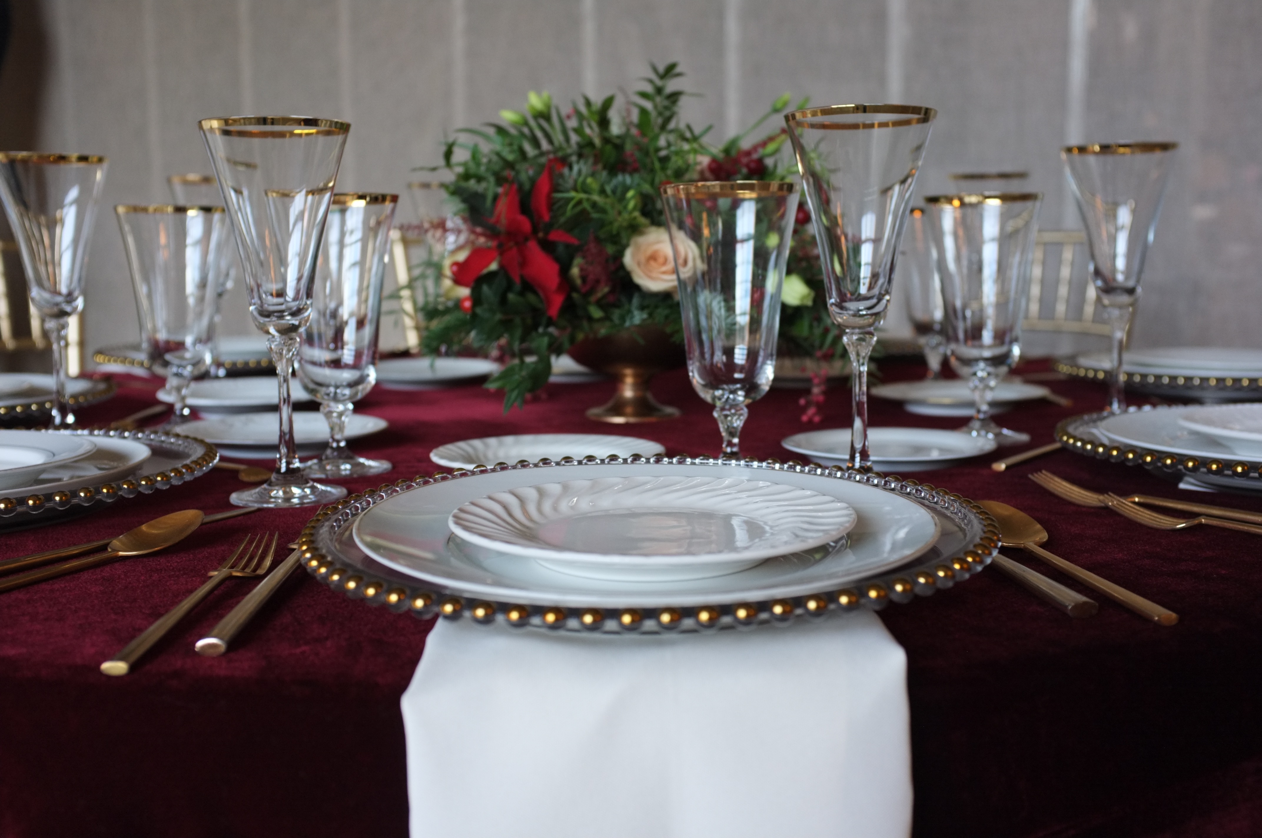 luxury christmas table setting rental